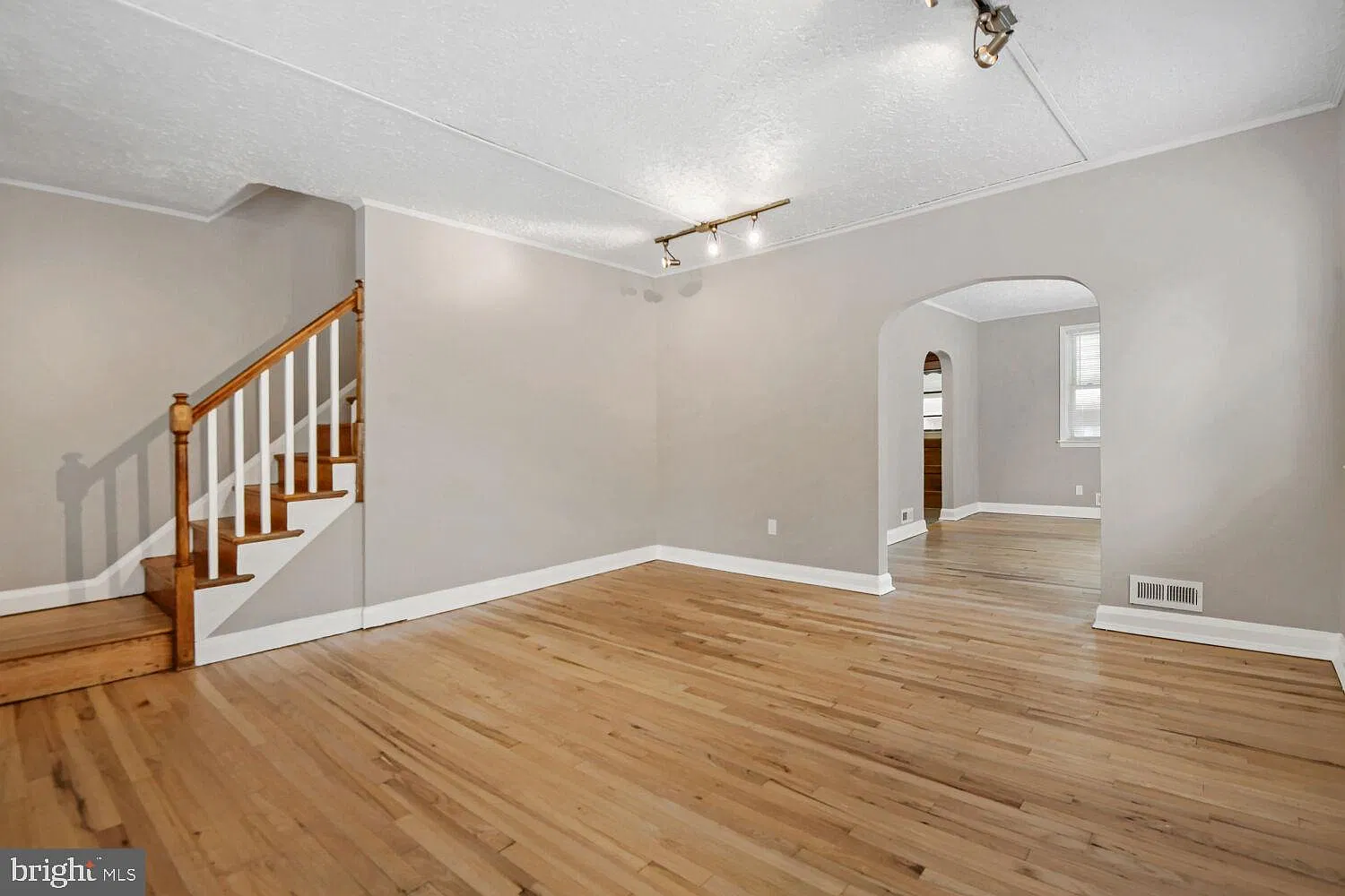 3 bed, 1.5 bath, 1728 sqft, $1,899 — Photo 4