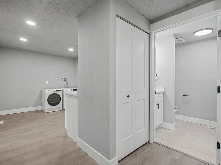 322 S Birch St — Photo 32