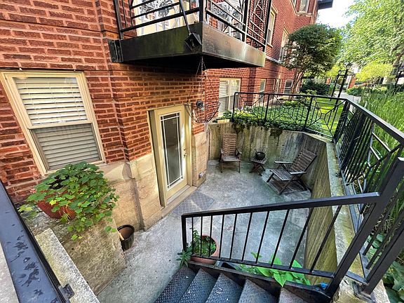 4th image of 1332 W Greenleaf Ave #G2