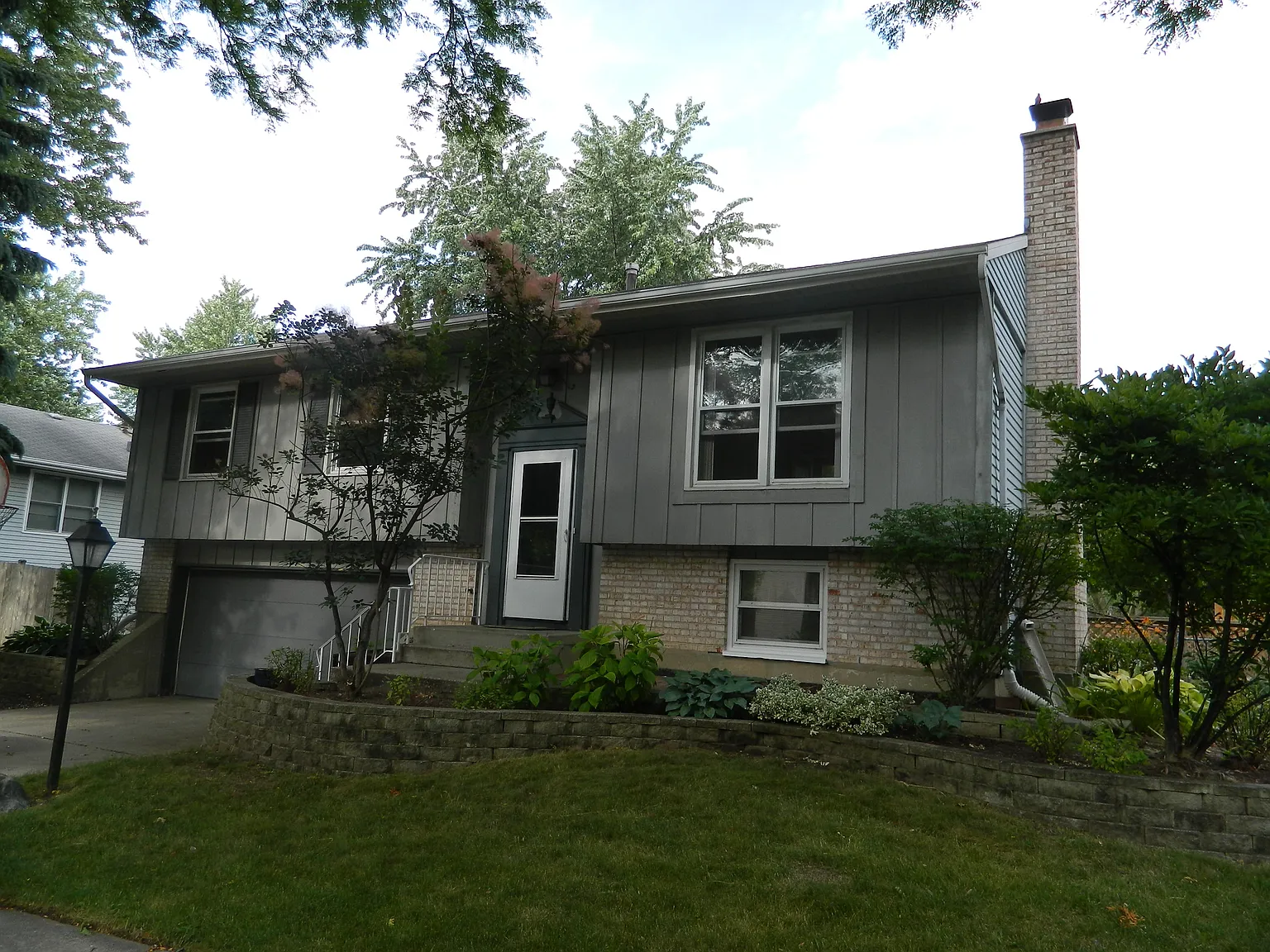 9 S Deerpath Dr photo 1