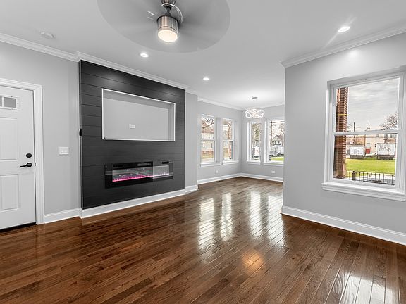 4th image of 303 N Lockwood Ave