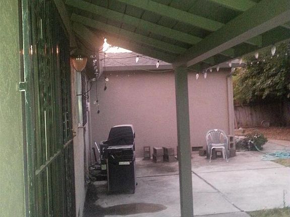 5th image of 831 E Yorkshire Dr