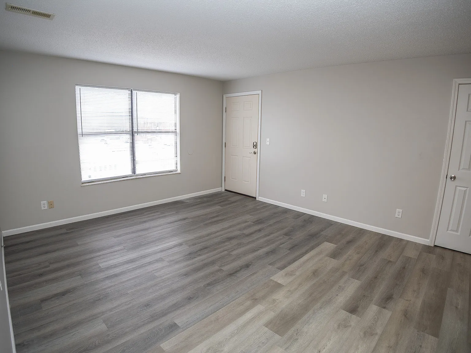 3816 Candlelight Drive — Photo 4
