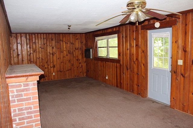 2nd image of 5880 Evergreen Rd