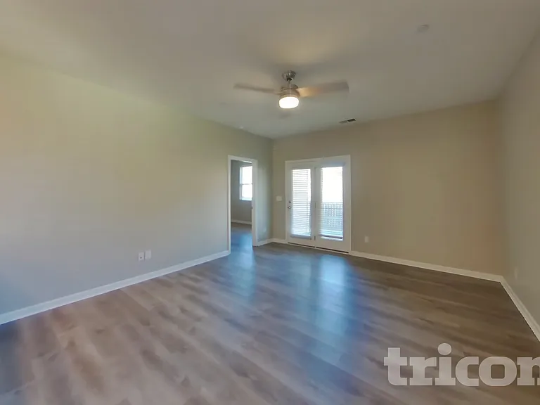 338 Victory Cir — Photo 2