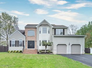 332 Meadowood Rd, Jackson, NJ 08527