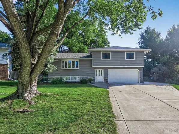 9585 Able St NE, Blaine, MN 55434