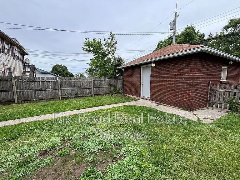 4013 E 3rd St — Photo 5