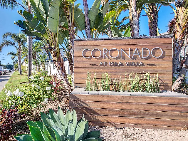 Breakpointe Coronado — Photo 23