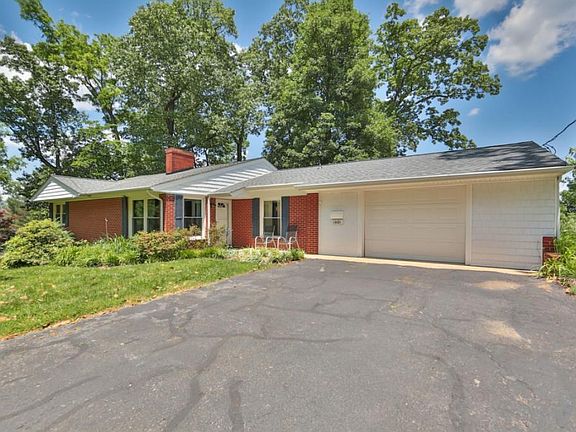 2nd image of 1601 Hickory Ct