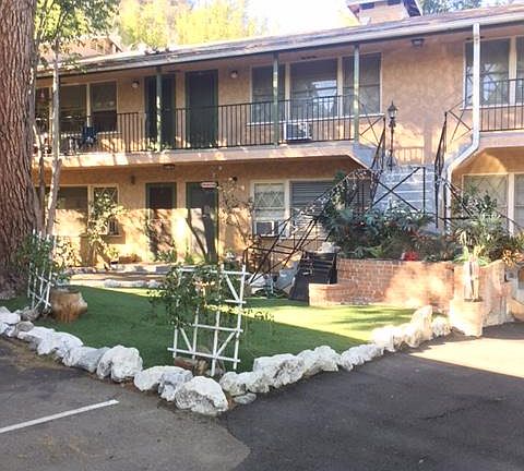 3rd image of 3935 Vineland Ave APT 23