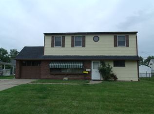 90 Cardinal Rd, Levittown, PA 19057
