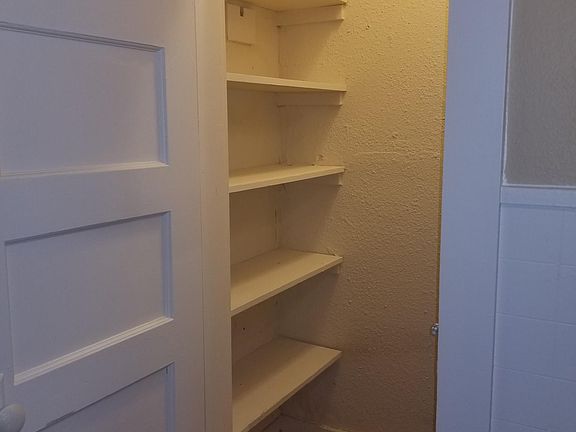 5th image of 2419 McKinley Duplex #B