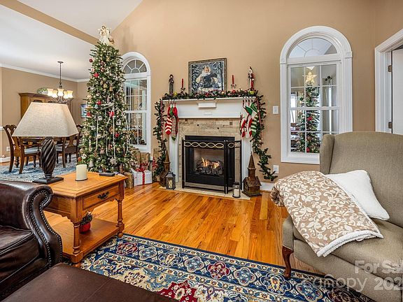 5th image of 126 Grayrock Dr