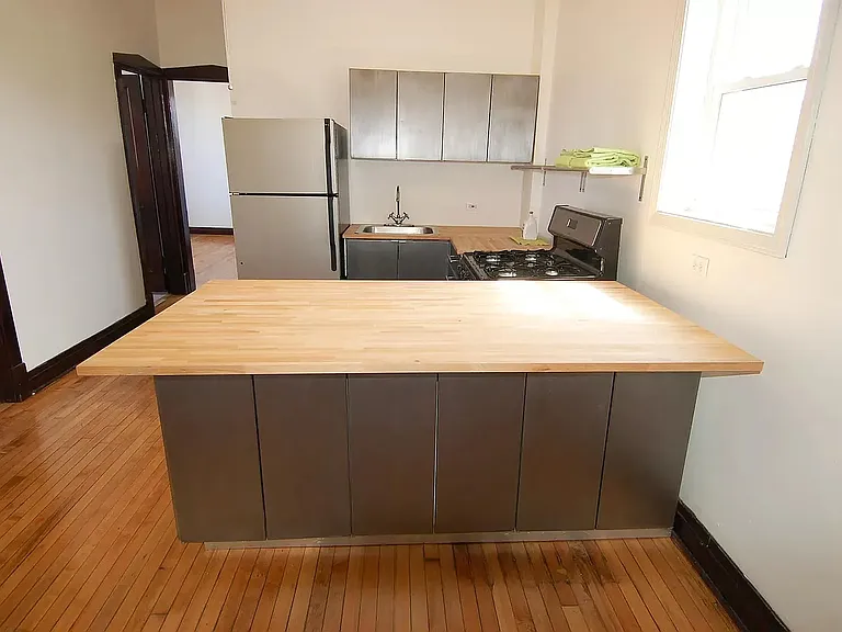 912 N Richmond St #1R — Photo 2