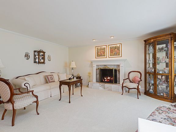 3rd image of 534 Westover Ln