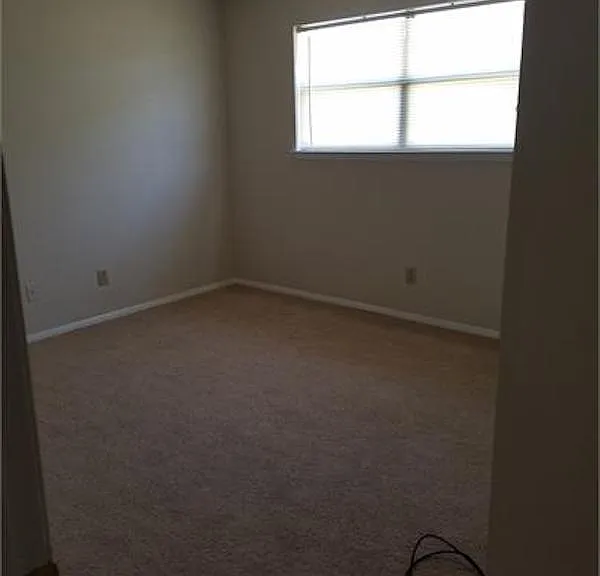 104C Village Ln — Photo 3
