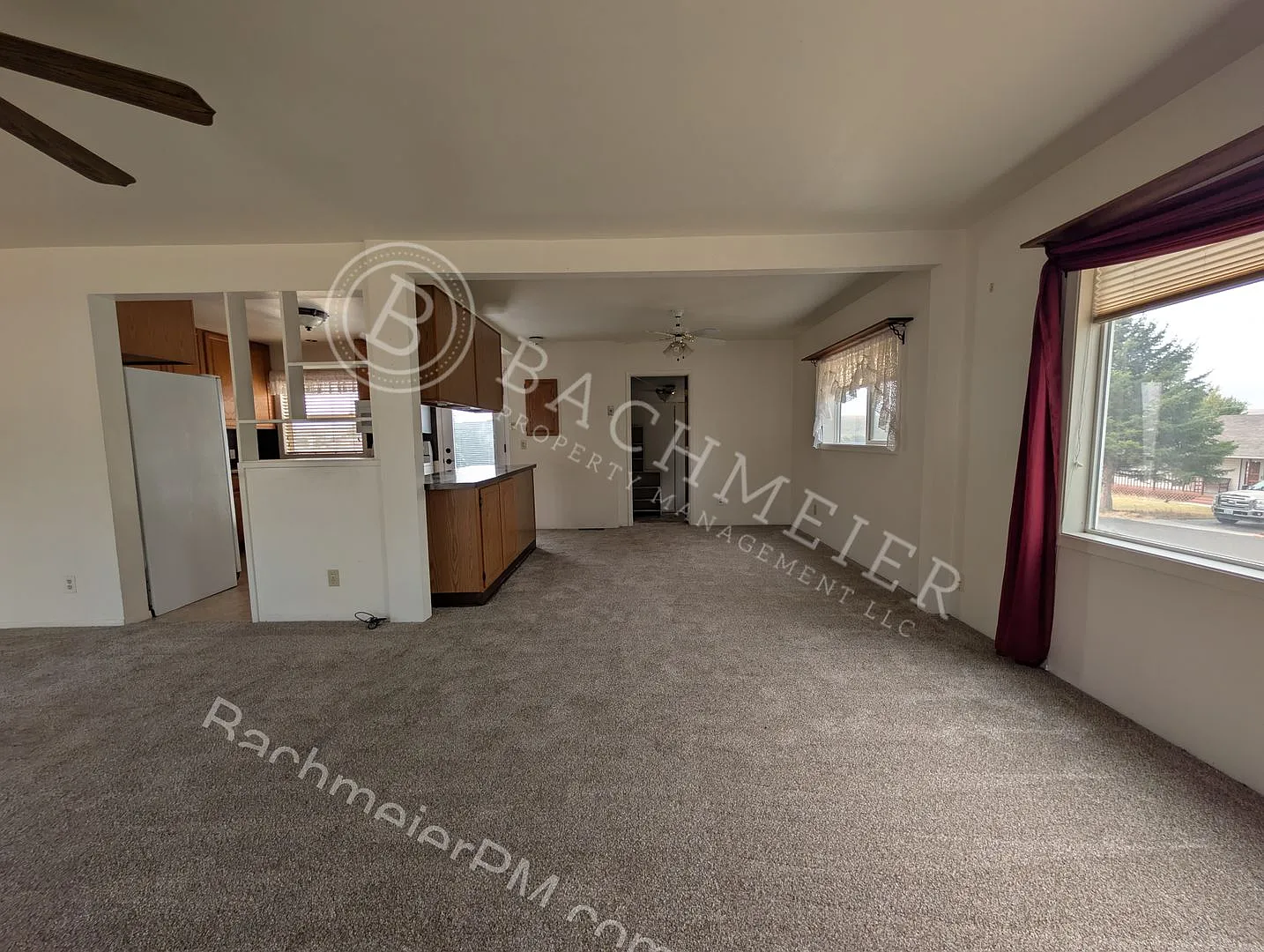 Charming 2-Bedroom, 1-Bathroom Home with a Large Yard & Double Garage Shop — Photo 4