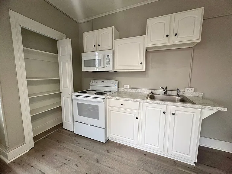 540 Dallas Street — Photo 7