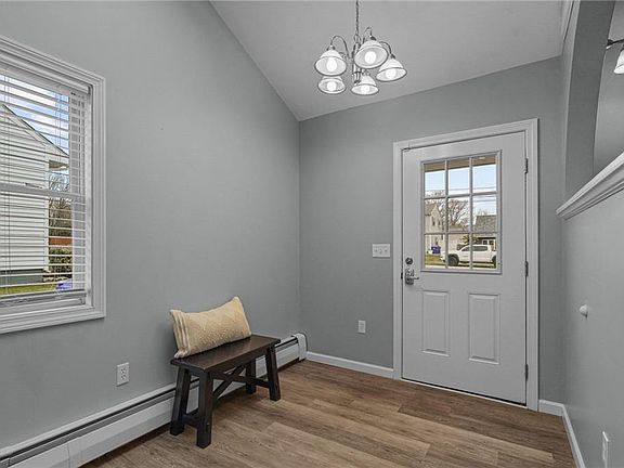 4th image of 40 Greenway Dr