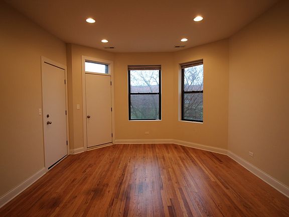 2nd image of 5407-09 N Ravenswood Ave
