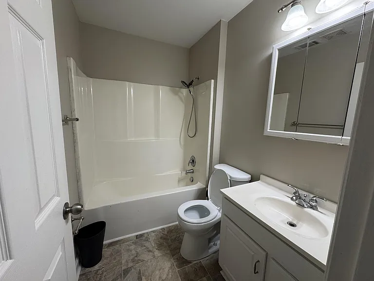 Apple Valley Dr — Photo 2