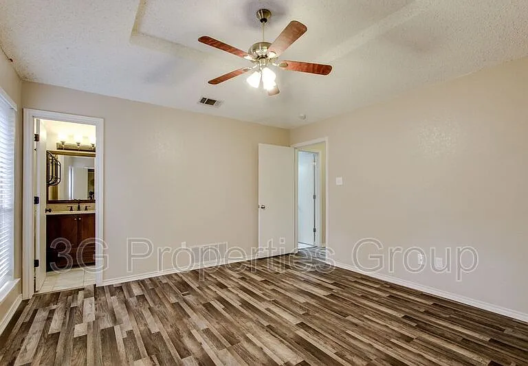 3712 Roussillon Dr — Photo 21