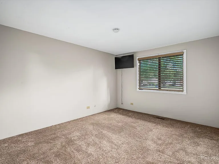 1435 Millbrook Ct — Photo 13