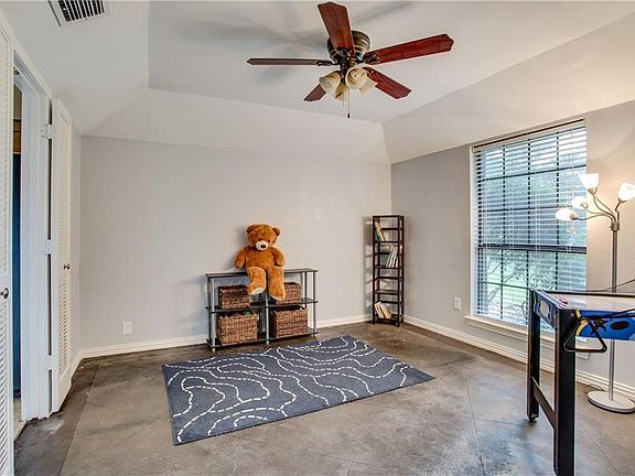 5th image of 589 Julia Ct