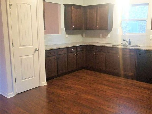 3rd image of 505 Tulip Ln