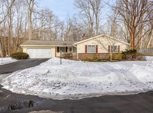17 Creek Bend Dr, Fairport, NY 14450