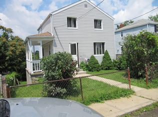 718 Hestor Dr, Pittsburgh, PA 15220