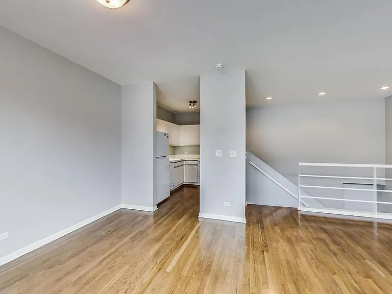 2343 N Greenview Ave #102 — Photo 9