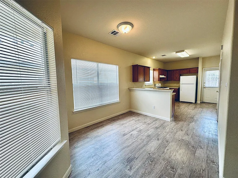 2873 Southampton Way #B — Photo 15