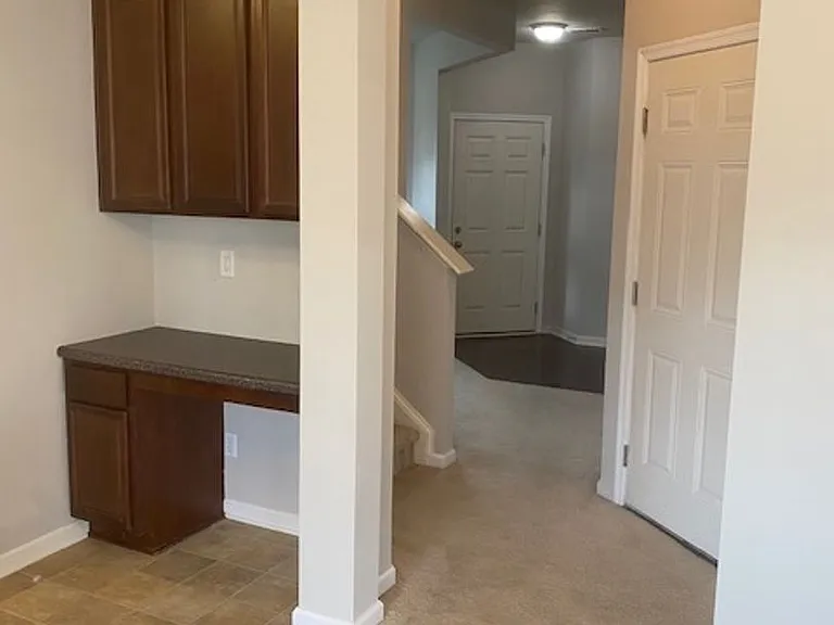 203 Linfoot Ct — Photo 8
