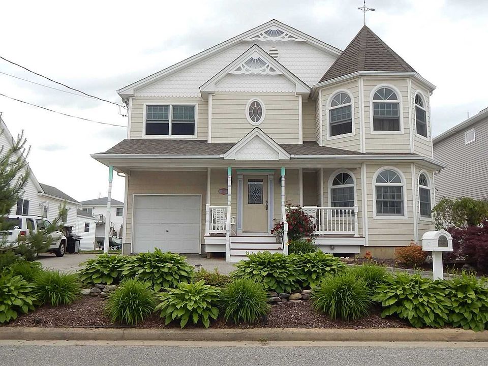 1st image of 3677 Nimrod St