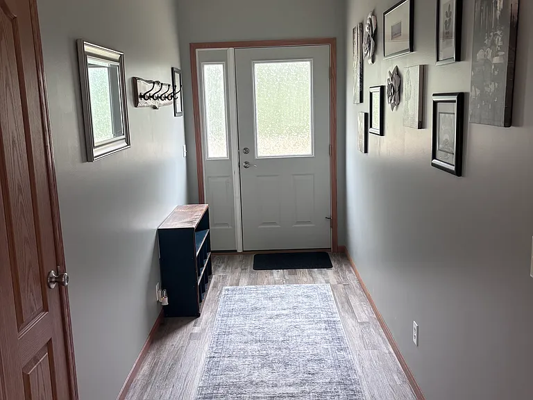 104 N Park Dr — Photo 1