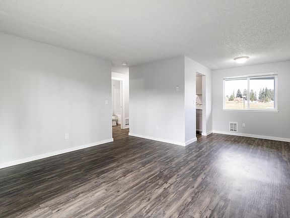 4th image of 1801 Magnolia St SE #D4