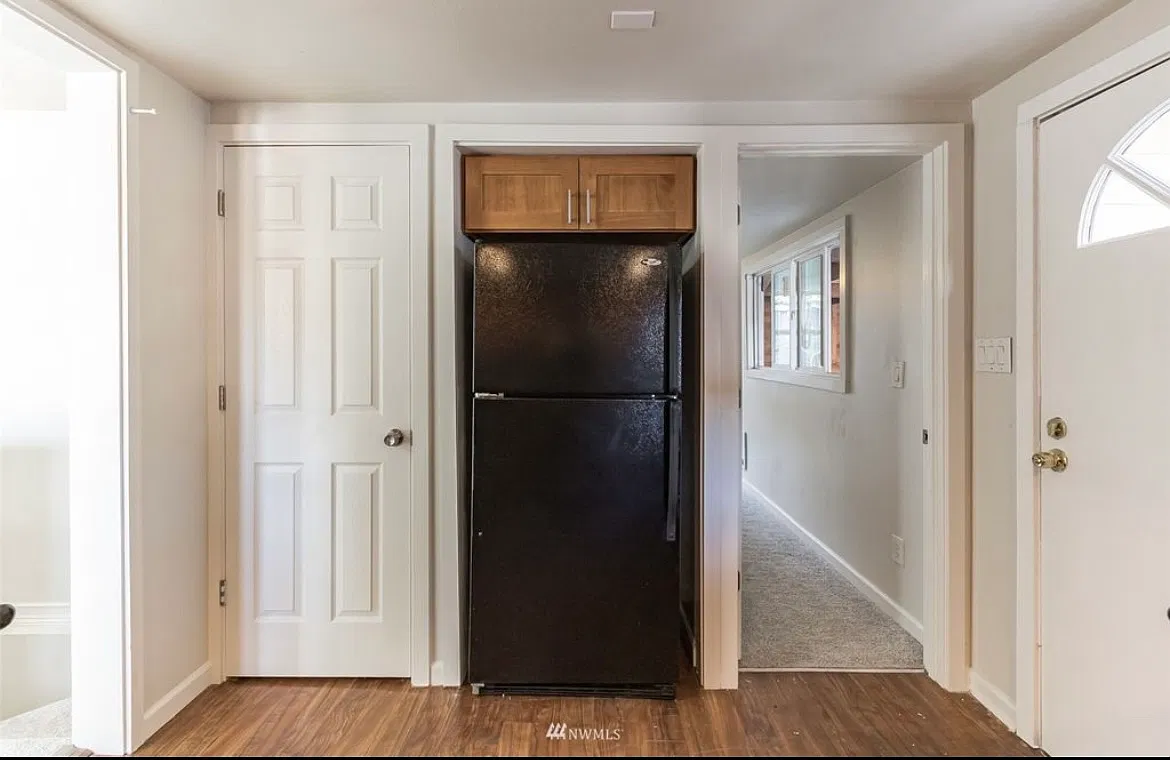 7 bed, 3500 sqft, $4,700 — Photo 3