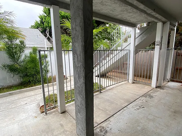 Cozy 2-Bedroom Apartment Just Steps from the Ocean Bluffs! — Photo 19