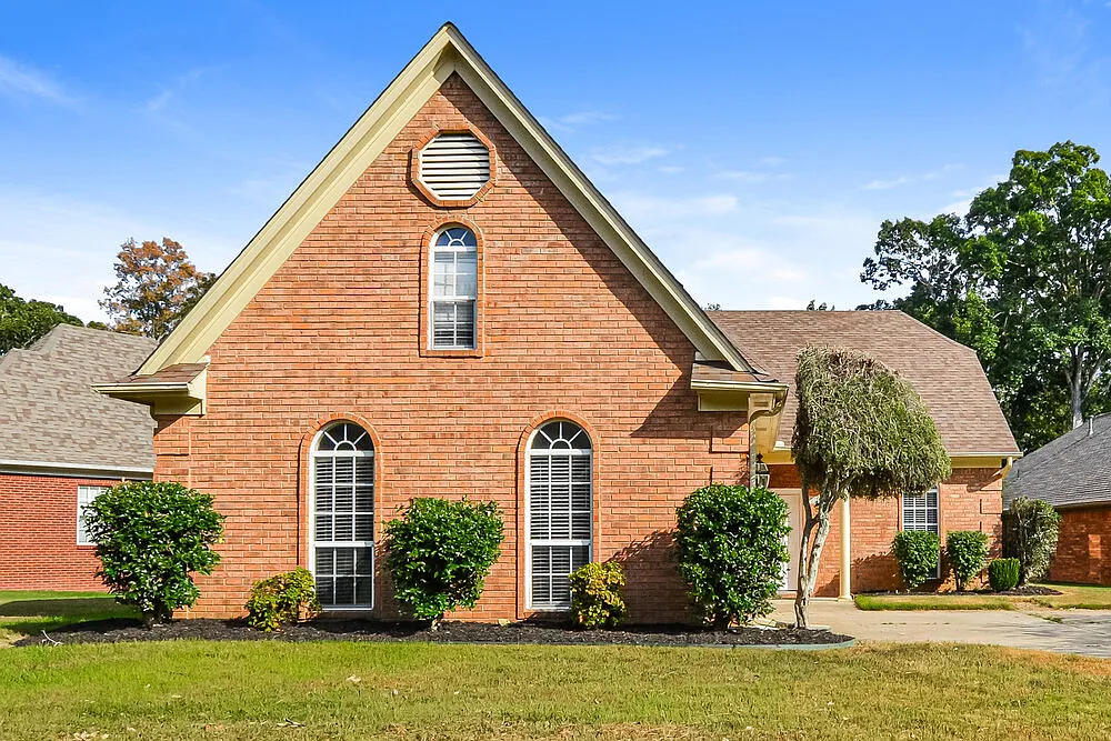 3 bed, 2.5 bath, 2180 sqft, $2,250 — Photo 1
