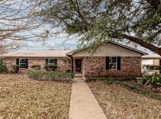105 Houston Dr, Hewitt, TX 76643