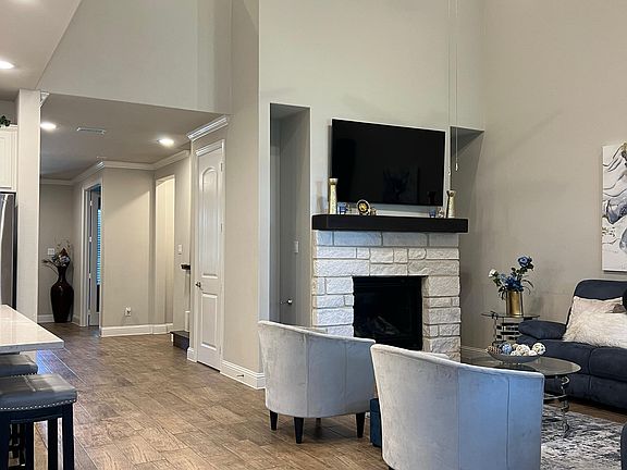 2nd image of 572 Bradley Dr