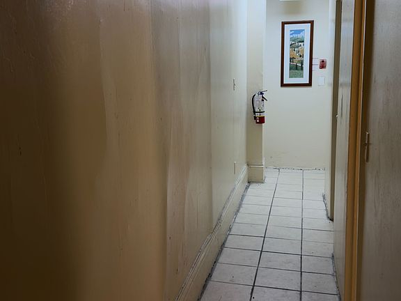 5th image of 147 Gerrard St E