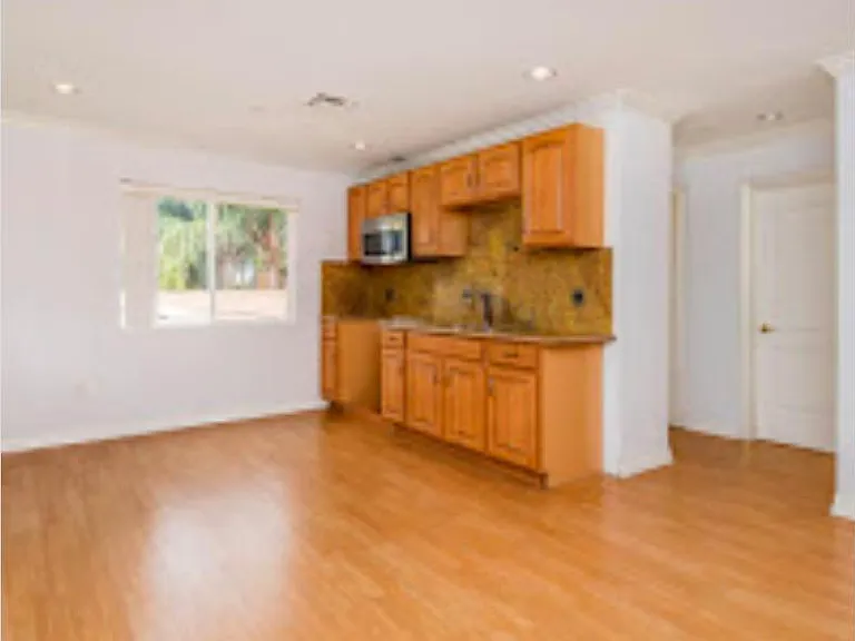 1065 Allen Ave — Photo 7