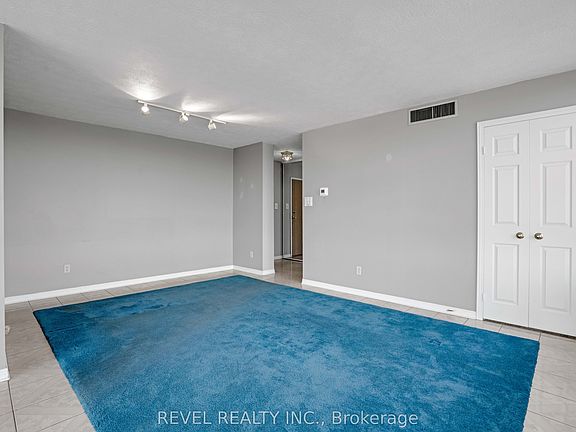 4th image of 1360 Rathburn Rd E #403