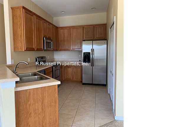 2nd image of 2055 Estancia Cir