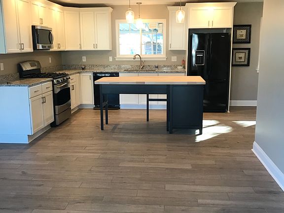 3rd image of 213 Carper Ln
