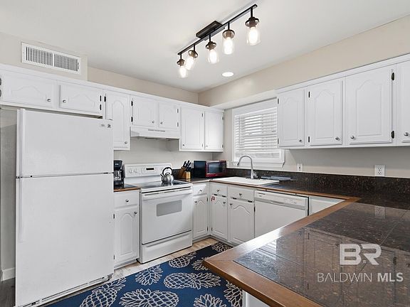 5th image of 1476 W Lagoon Ave #B