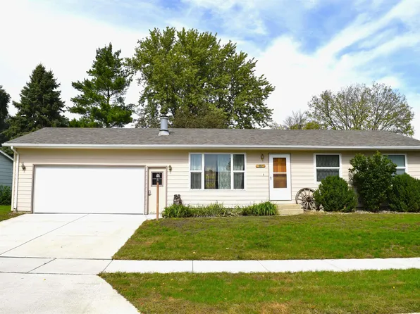 704 E Maple St, Harrisburg, SD 57032